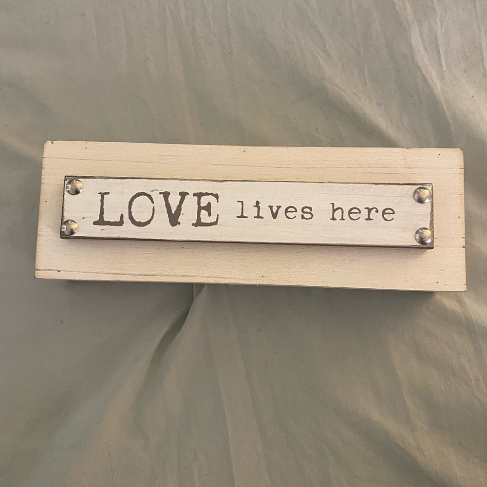 “Love Lives Here” Table Top Sign